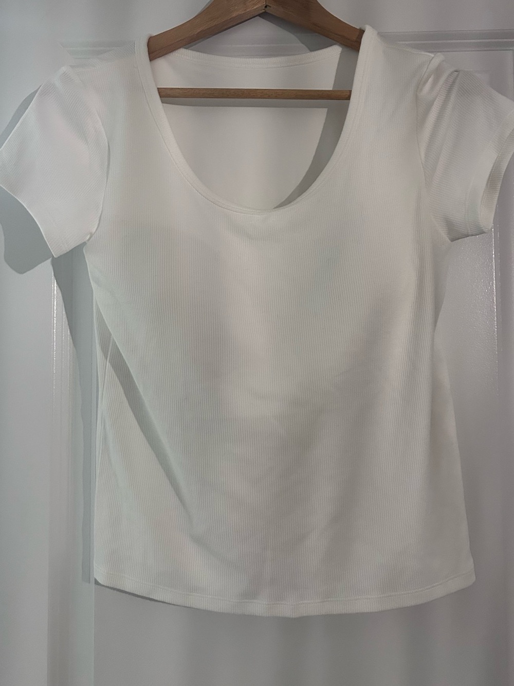 Uniqlo White Scoop Neck Ribbed Short Sleeve Tee